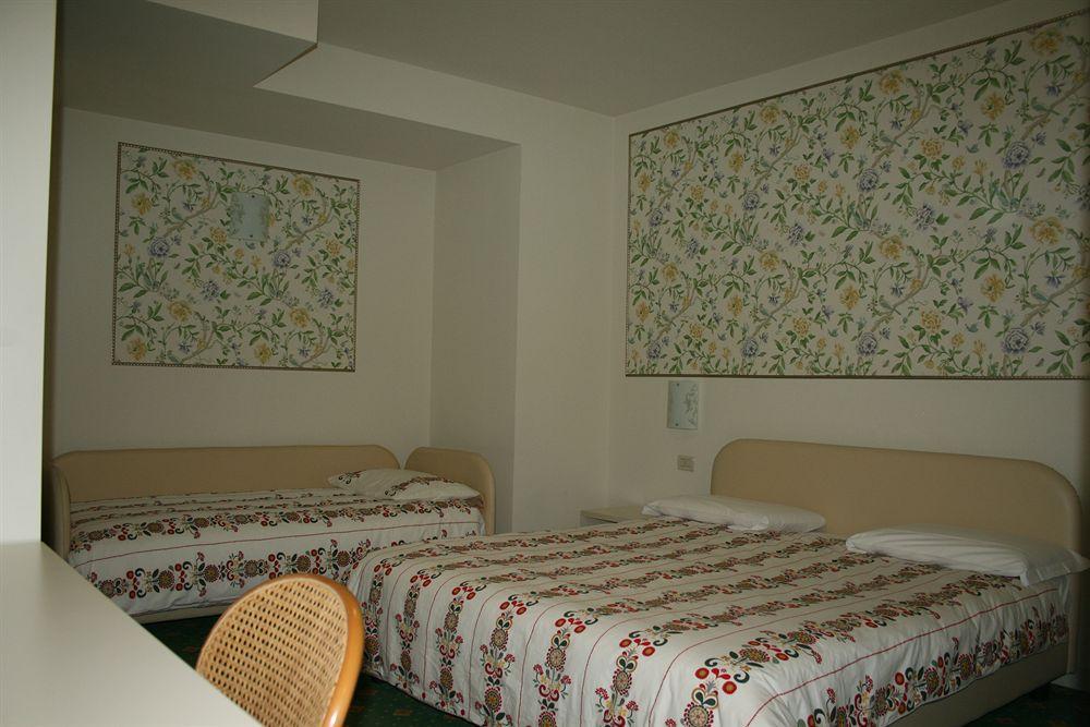 Hotel Villa Lilla Desenzano del Garda Exterior foto